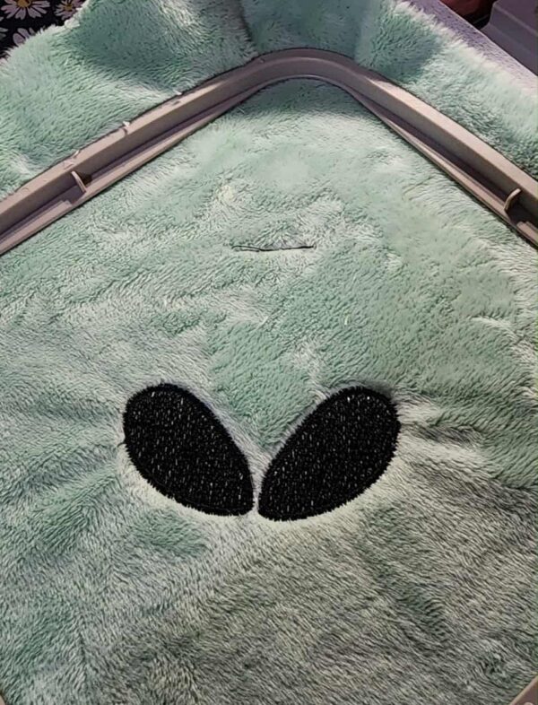 Alien Head Plush Keychain – Digital Machine Embroidery Design (ITH File)